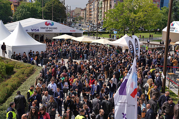 Webit crowd